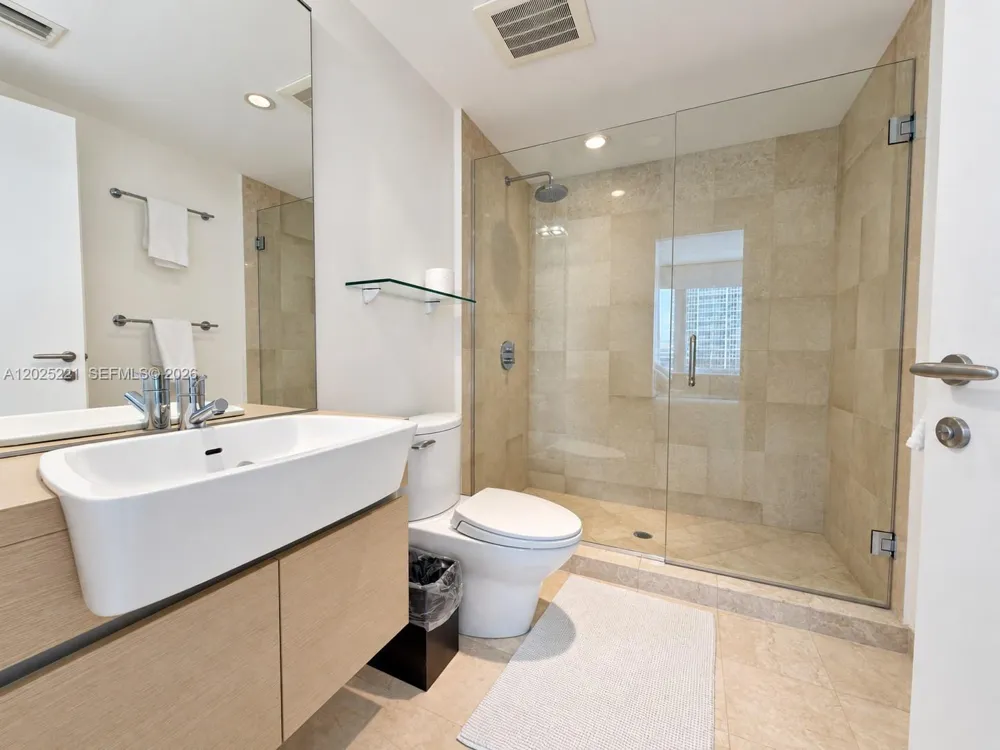 200 Biscayne Boulevard Way #4104 Miami, FL 33131