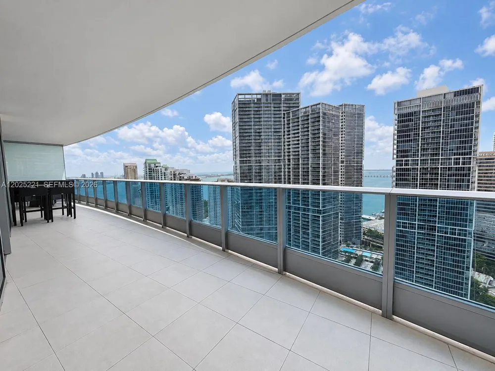200 Biscayne Boulevard Way #4104 Miami, FL 33131