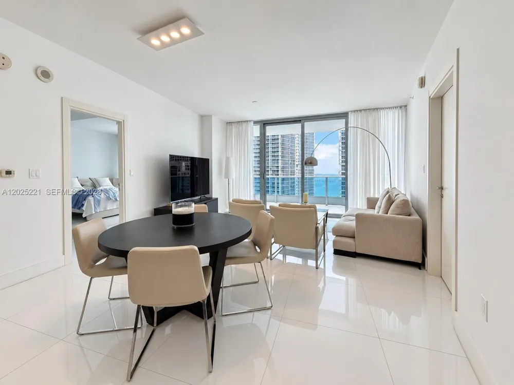 200 Biscayne Boulevard Way #4104 Miami, FL 33131