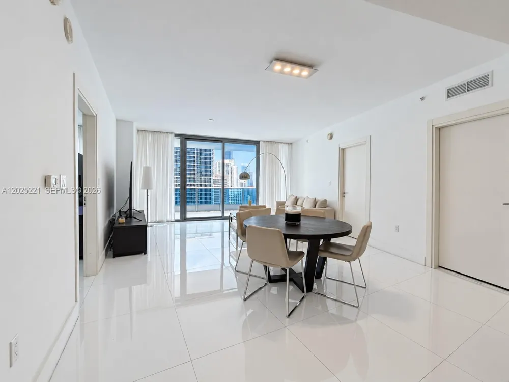 200 Biscayne Boulevard Way #4104 Miami, FL 33131