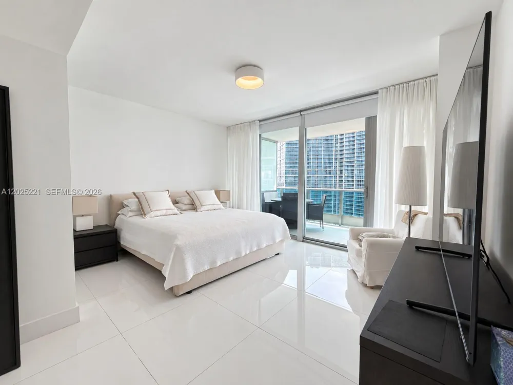 200 Biscayne Boulevard Way #4104 Miami, FL 33131