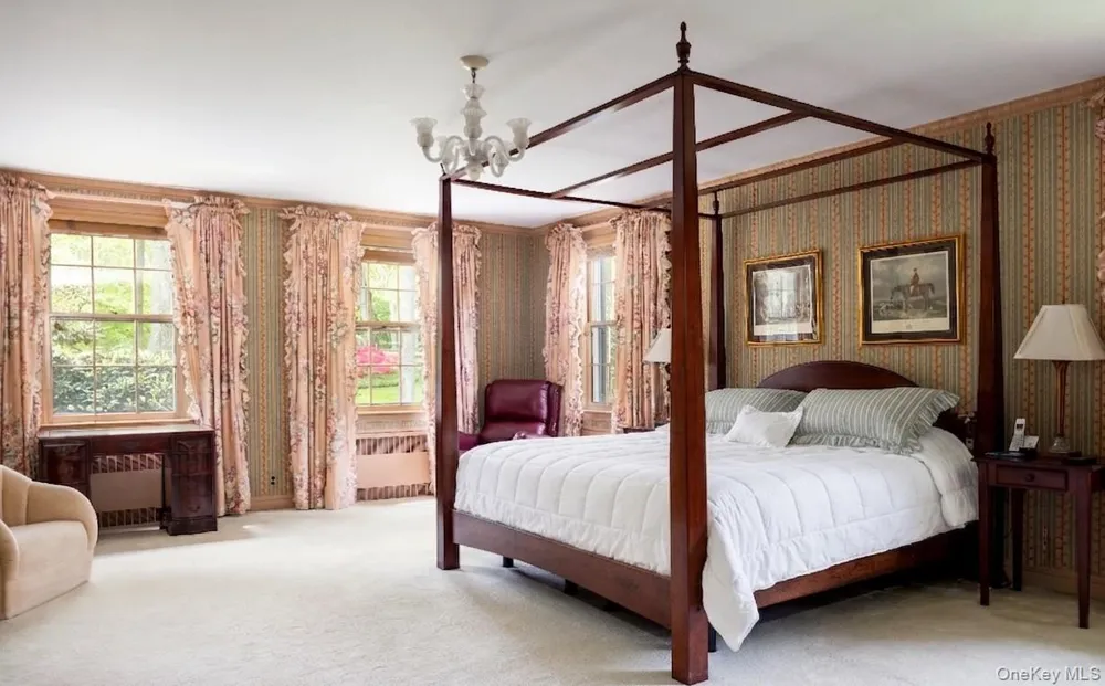550 Chicken Valley Road Locust Valley, NY 11560