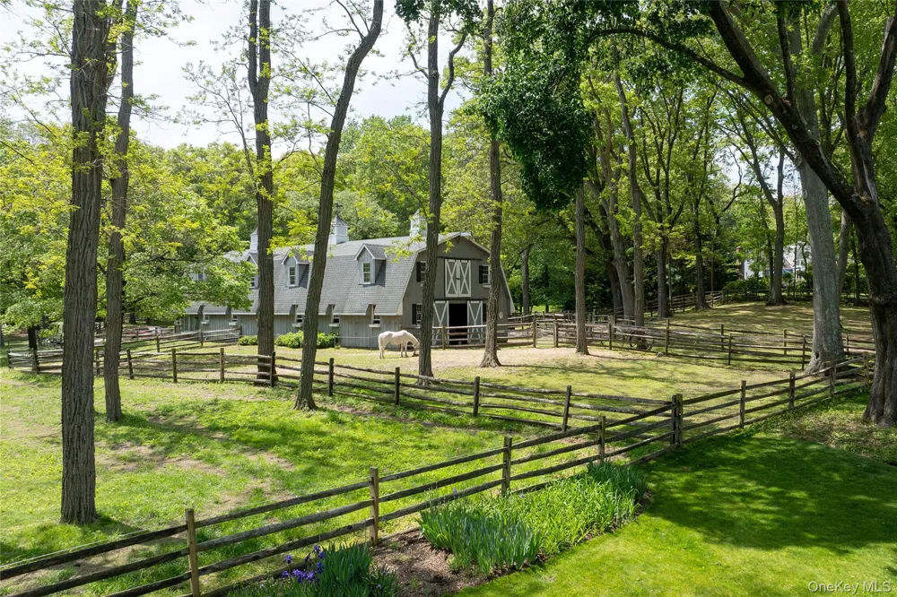 550 Chicken Valley Road Locust Valley, NY 11560