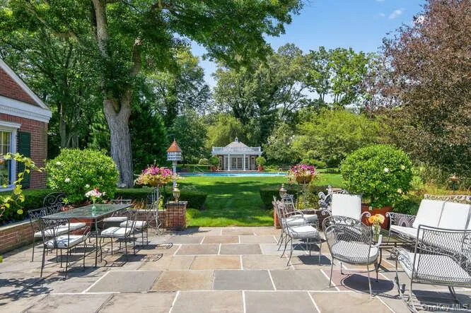 550 Chicken Valley Road Locust Valley, NY 11560