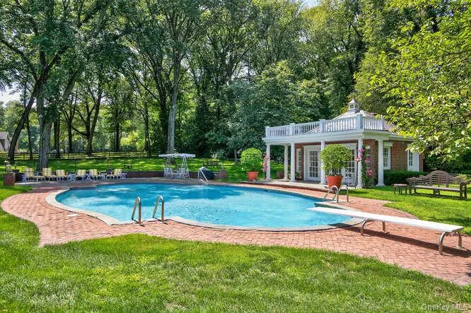 550 Chicken Valley Road Locust Valley, NY 11560