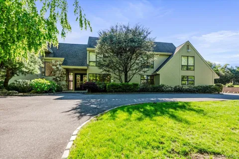 5 Twin Ponds Street