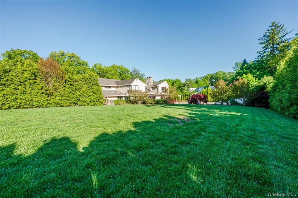5 Twin Ponds Street Great Neck, NY 11024