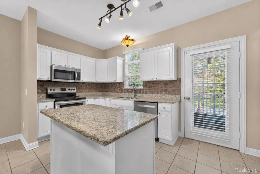 11693 Squiers Boulevard Utica City, MI 48315