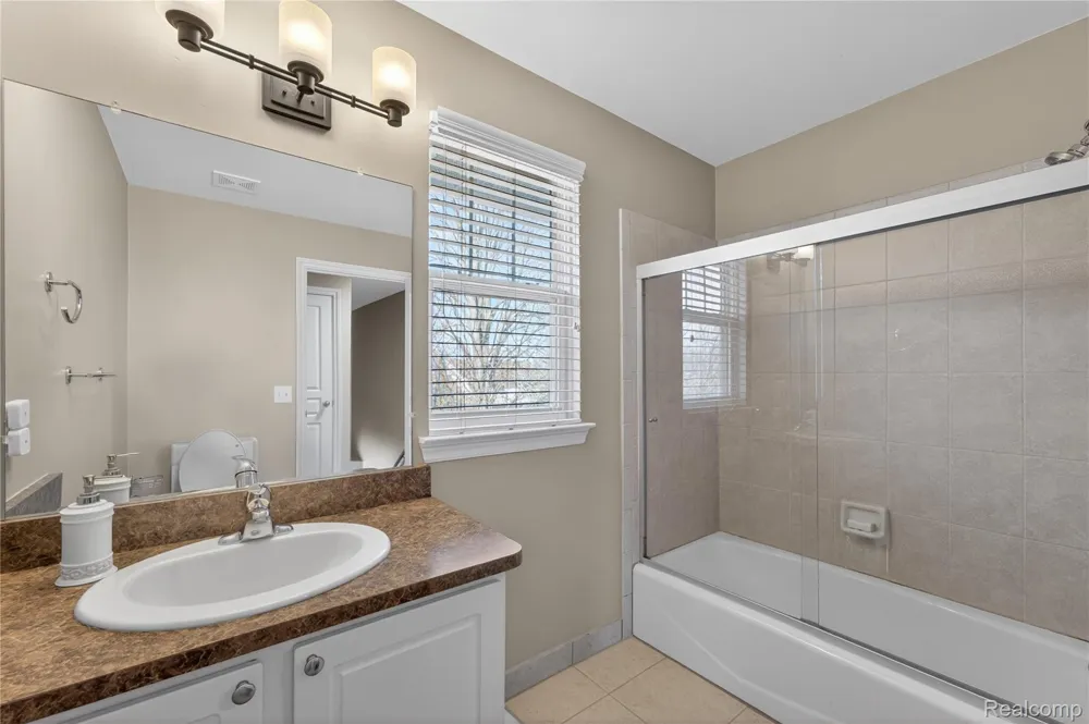 11693 Squiers Boulevard Utica City, MI 48315