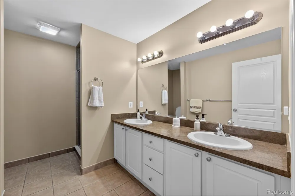 11693 Squiers Boulevard Utica City, MI 48315