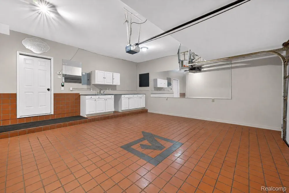 11693 Squiers Boulevard Utica City, MI 48315