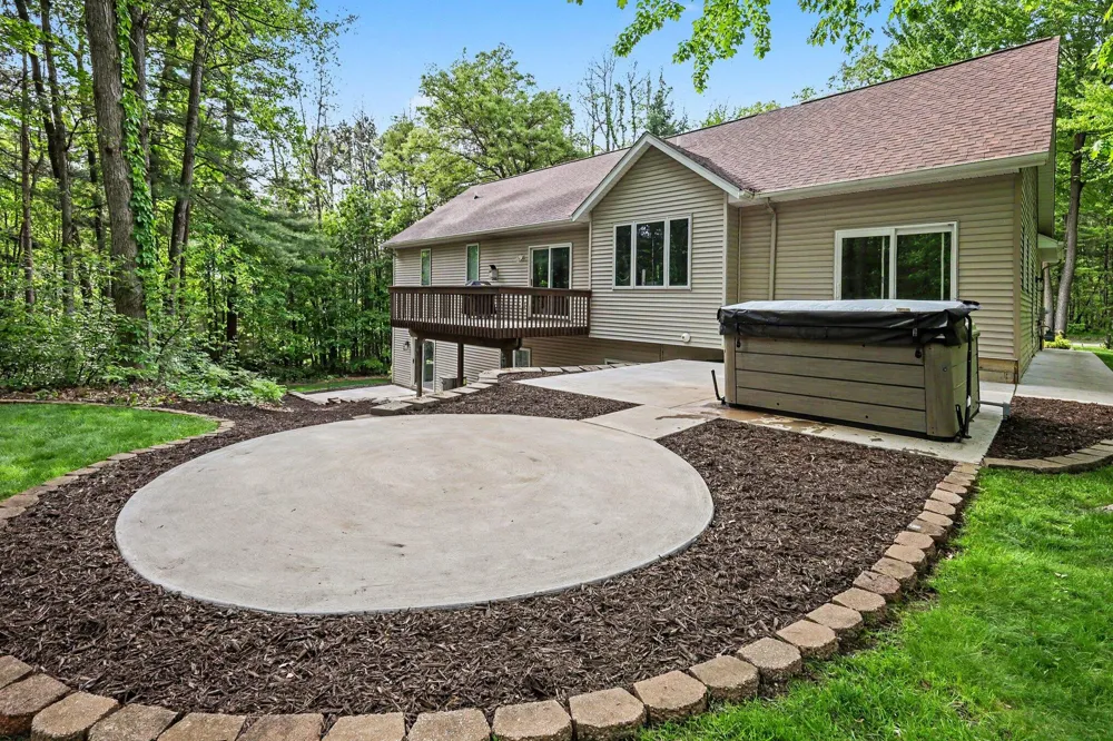 5224 Bonasa Drive NE Courtland Township, MI 49341