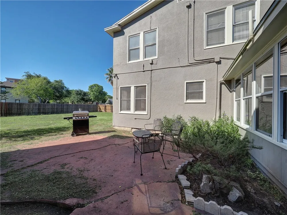 1739 2nd Street Corpus Christi, TX 78404