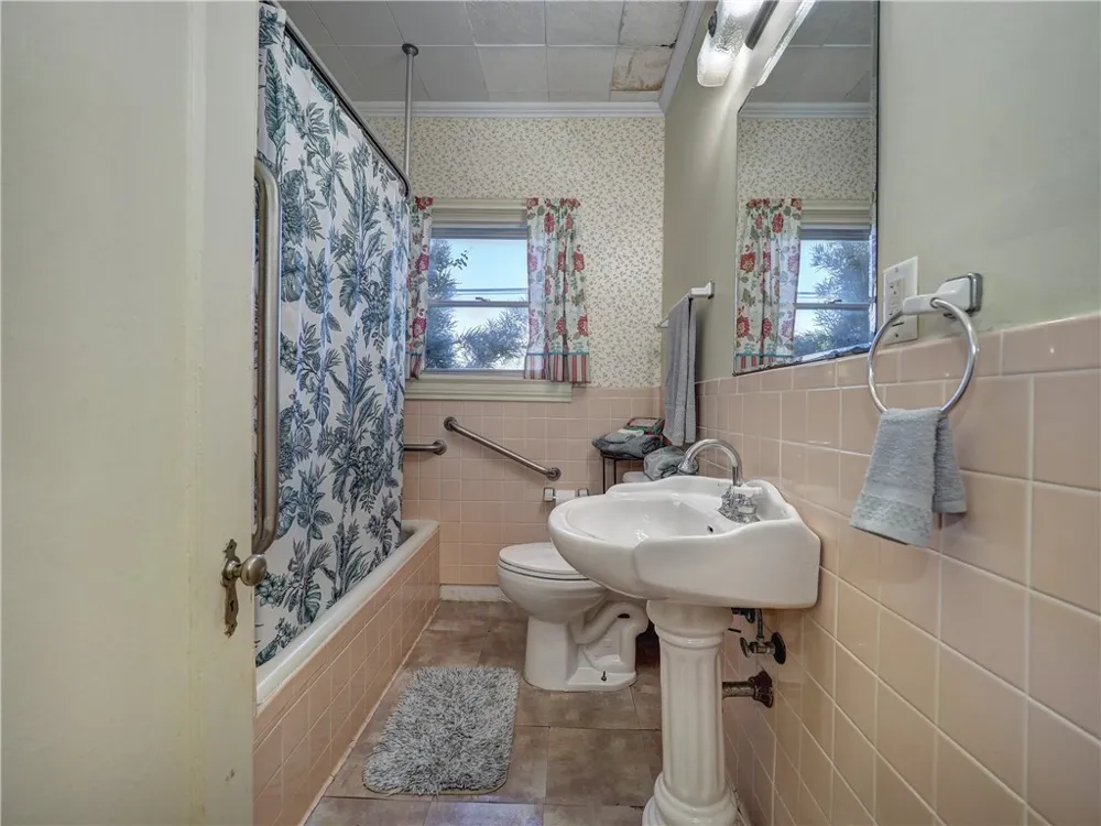 1739 2nd Street Corpus Christi, TX 78404
