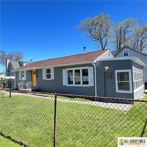 10 Lake Avenue