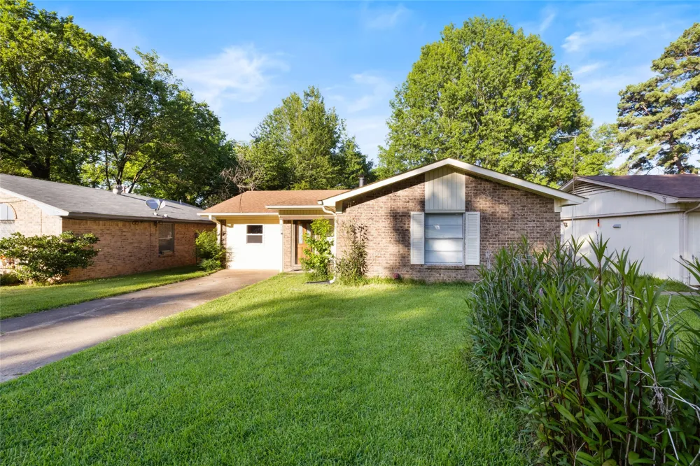 417 Carroll Avenue Wake Village, TX 75501