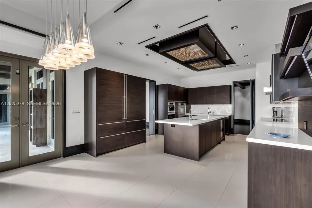 760 S Mashta Dr Key Biscayne, FL 33149