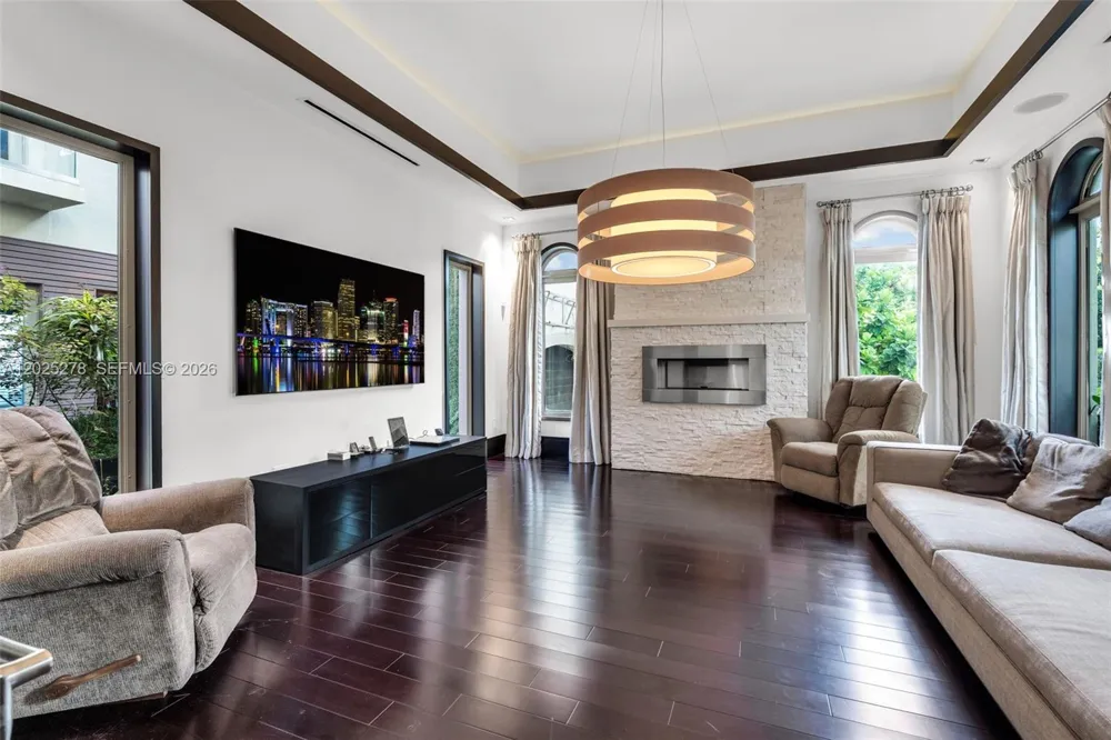 760 S Mashta Dr Key Biscayne, FL 33149