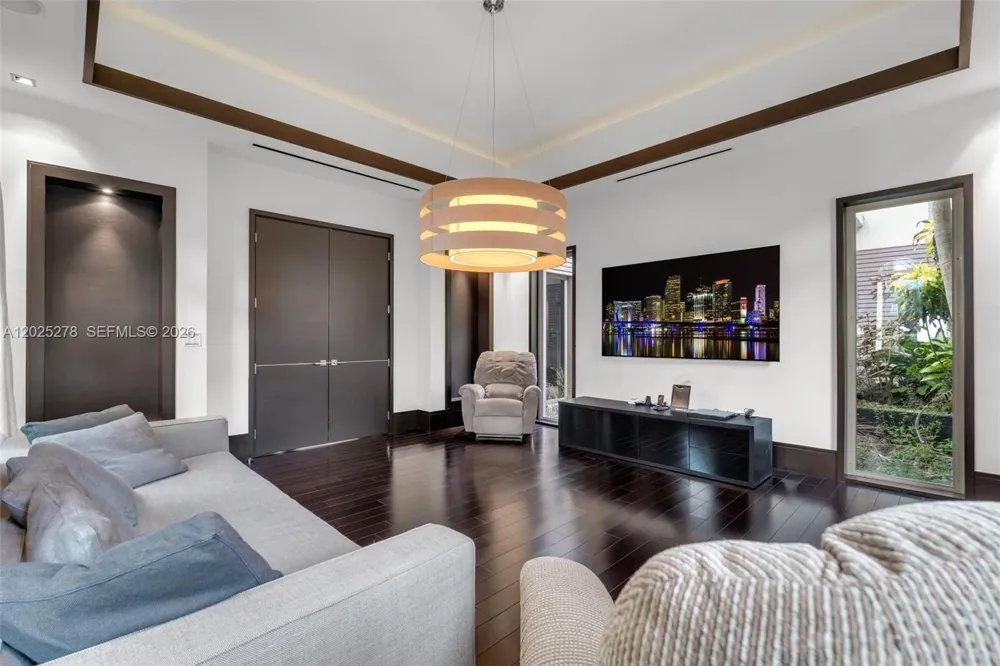 760 S Mashta Dr Key Biscayne, FL 33149