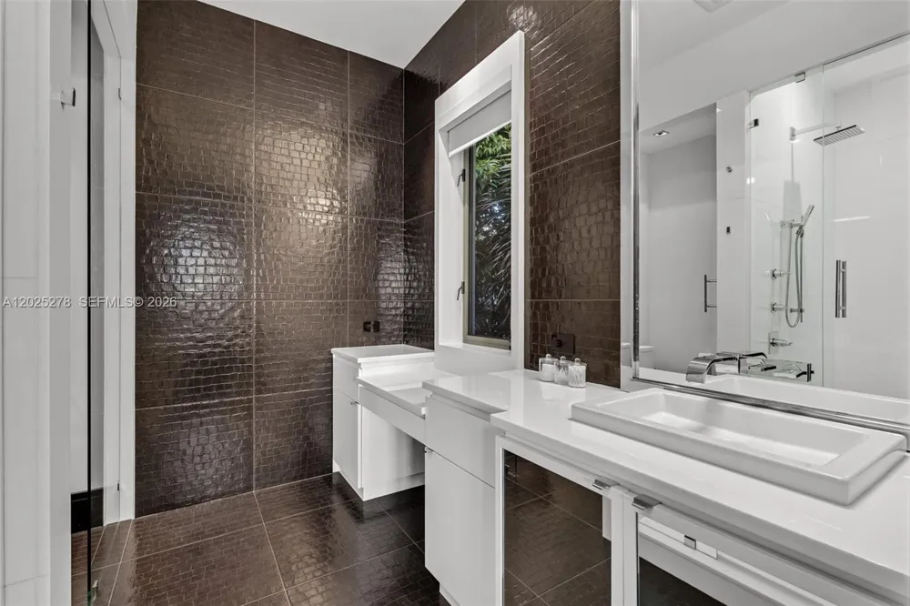760 S Mashta Dr Key Biscayne, FL 33149
