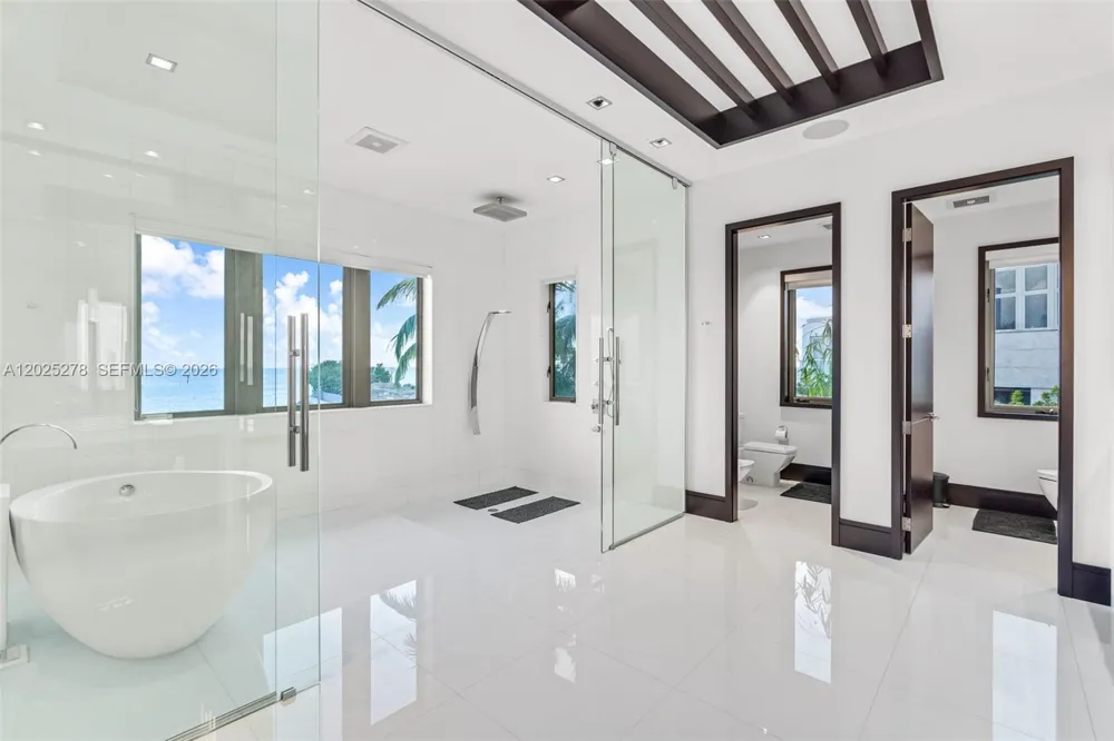 760 S Mashta Dr Key Biscayne, FL 33149