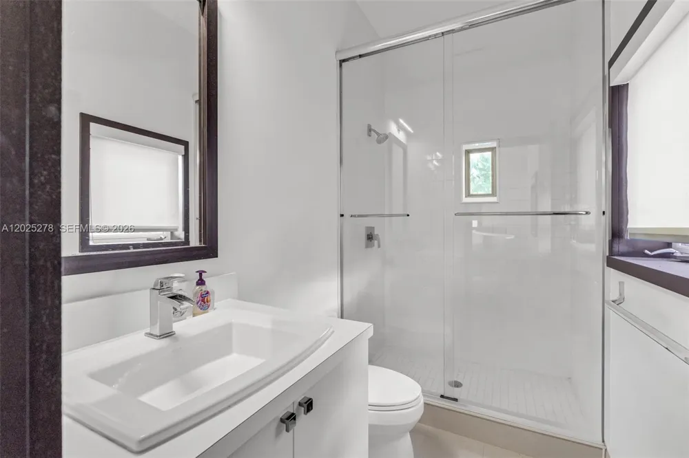 760 S Mashta Dr Key Biscayne, FL 33149