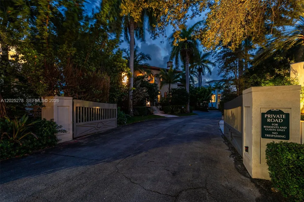 760 S Mashta Dr Key Biscayne, FL 33149