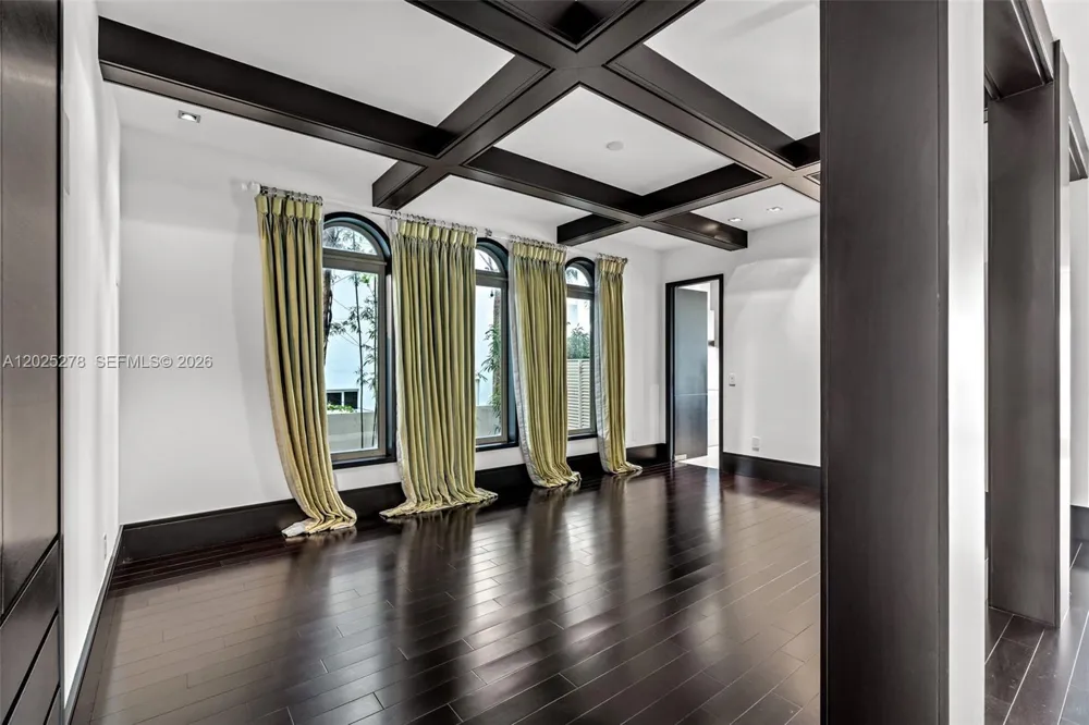 760 S Mashta Dr Key Biscayne, FL 33149