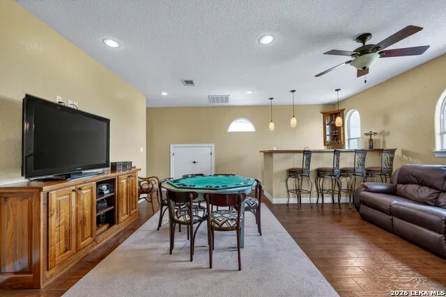 165 Pr 8250 Kenedy, TX 78151