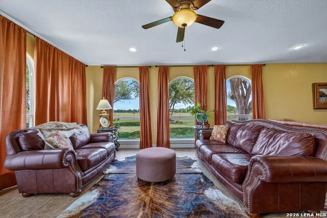 165 Pr 8250 Kenedy, TX 78151
