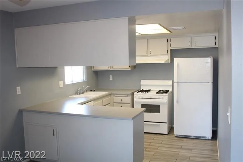 2894 Karen Avenue Las Vegas, NV 89121