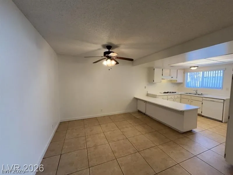 2894 Karen Avenue Las Vegas, NV 89121