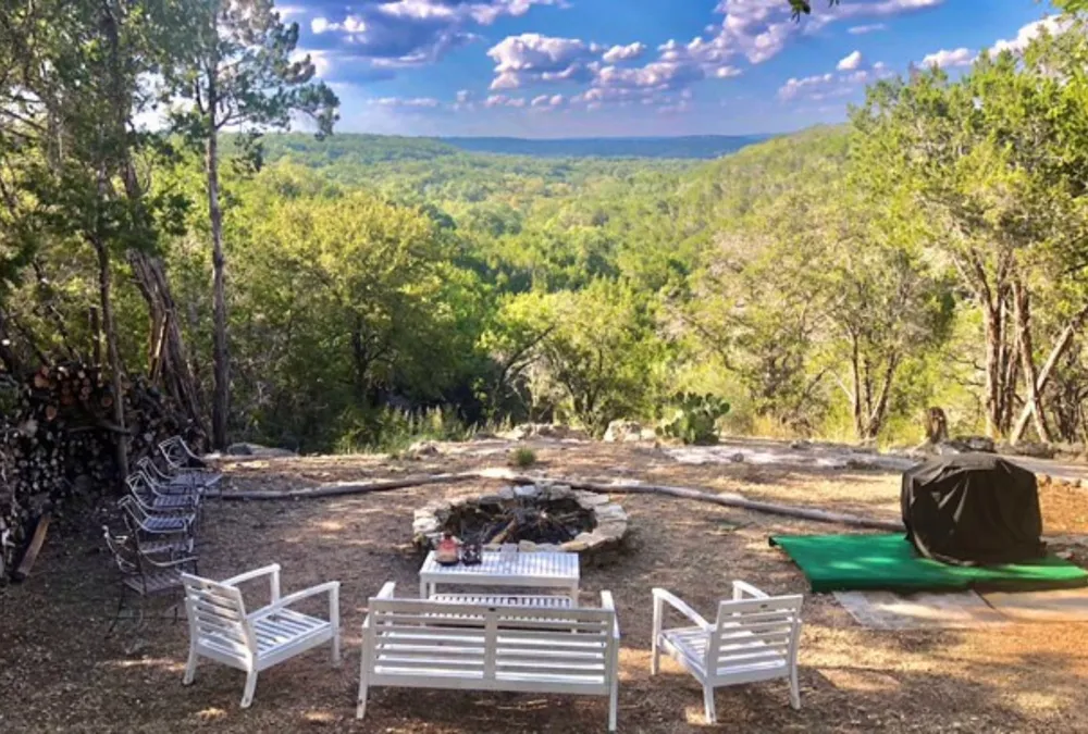 525 Soda Creek Road Spicewood, TX 78669