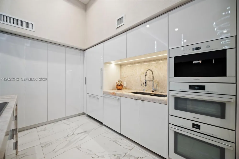 1800 S Ocean Dr #310 Hallandale Beach, FL 33009