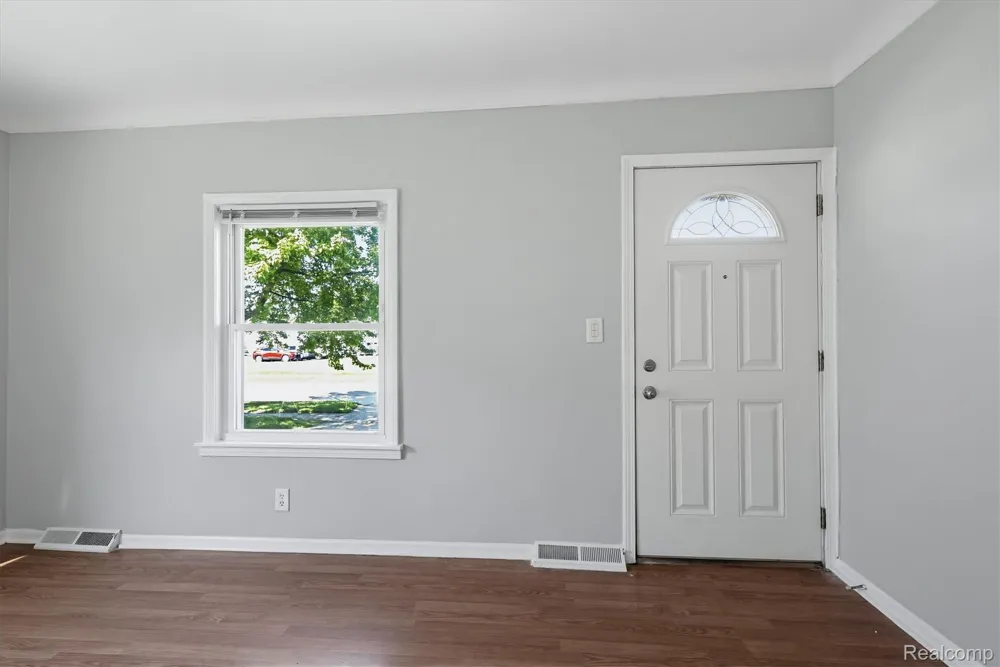 27320 Hampden Street Madison Heights City, MI 48071