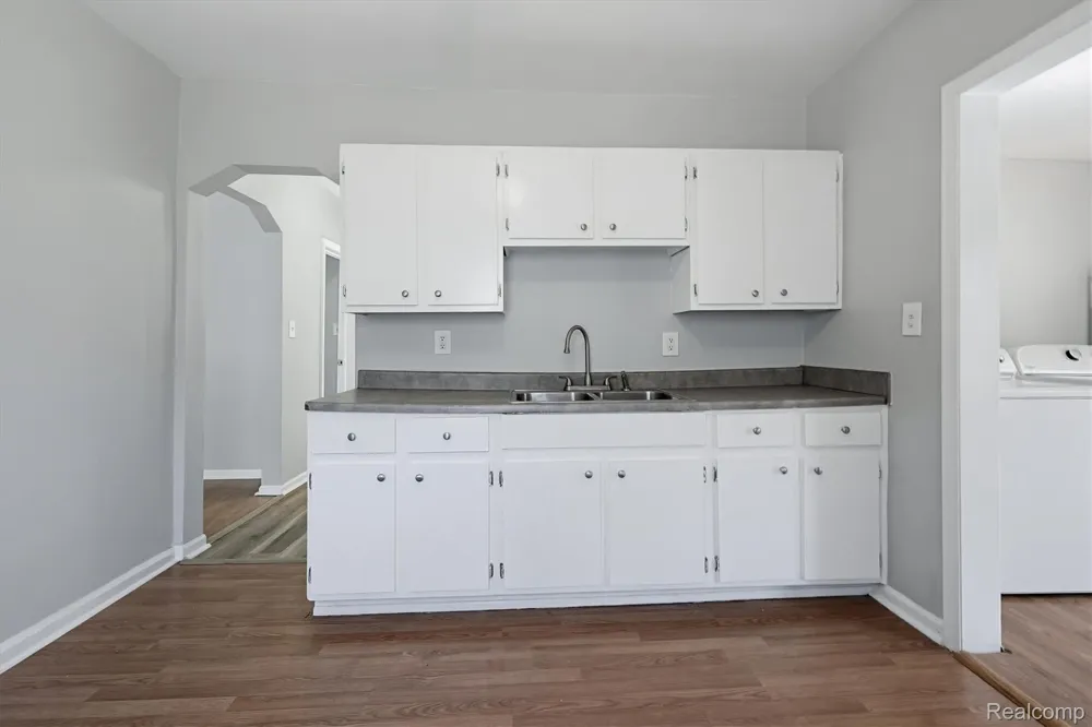 27320 Hampden Street Madison Heights City, MI 48071
