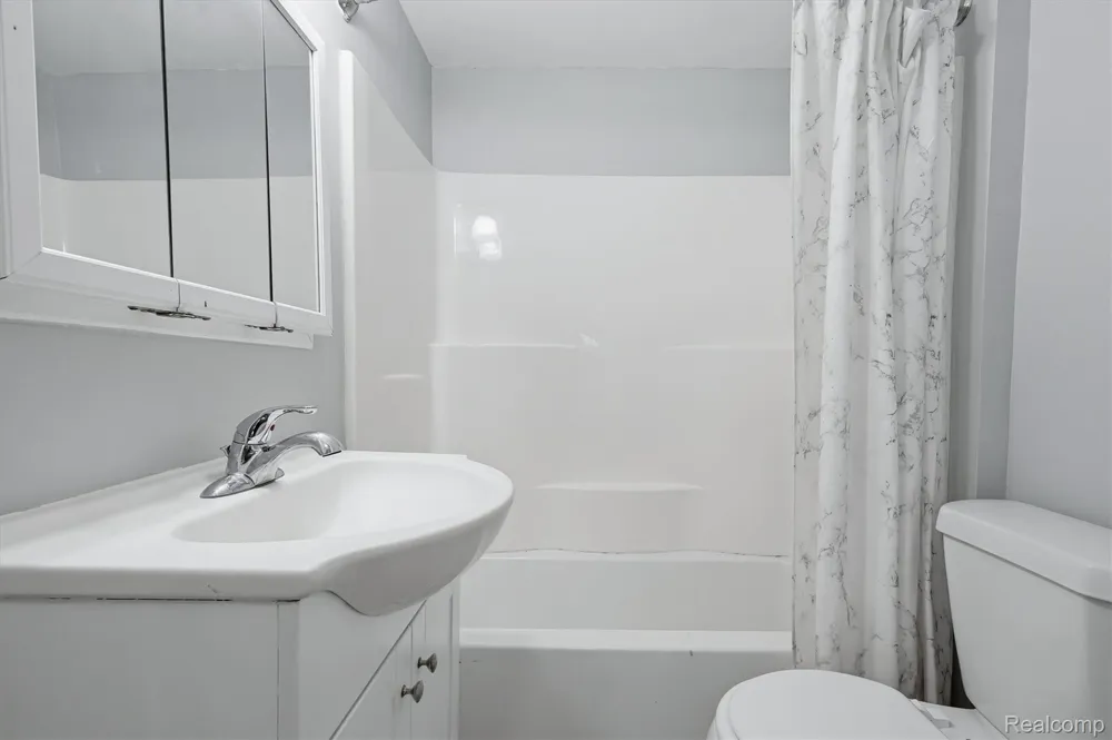 27320 Hampden Street Madison Heights City, MI 48071