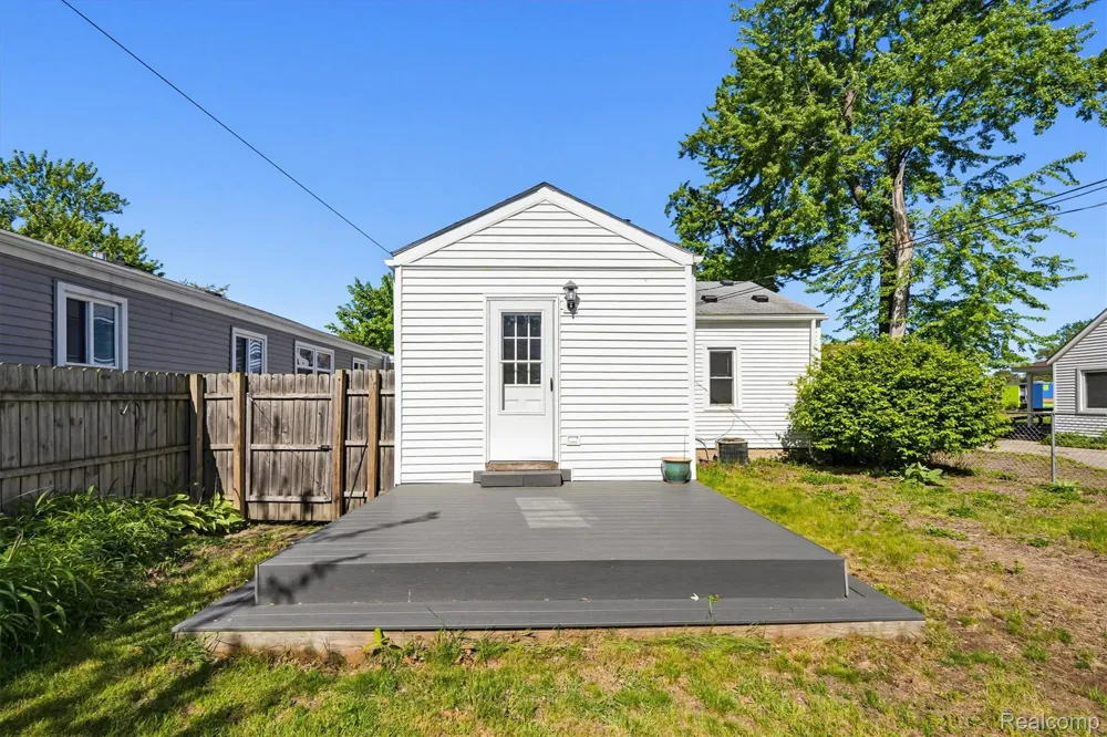 27320 Hampden Street Madison Heights City, MI 48071