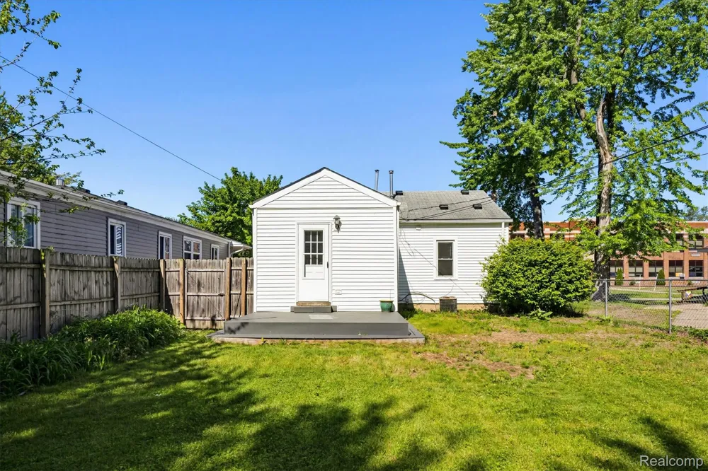 27320 Hampden Street Madison Heights City, MI 48071