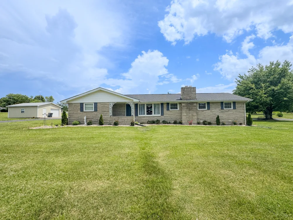 1406 Ellington Dr Lafayette, TN 37083