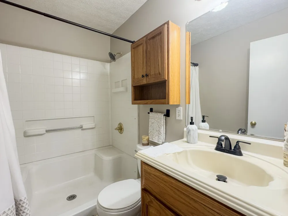 1406 Ellington Dr Lafayette, TN 37083
