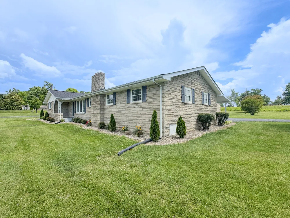1406 Ellington Dr Lafayette, TN 37083