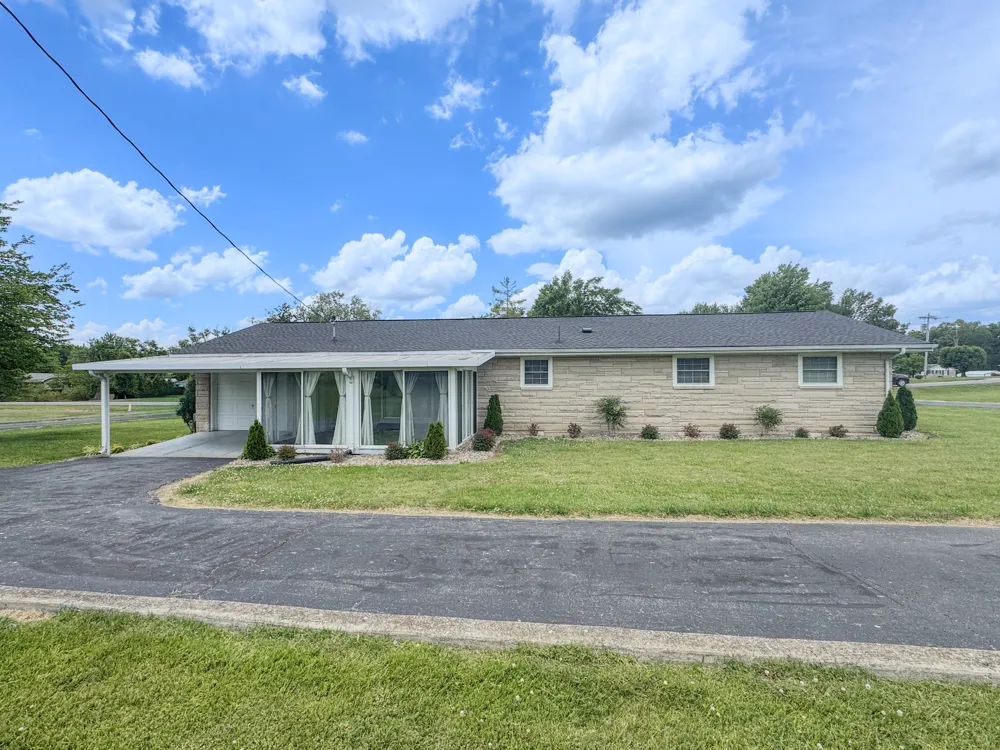 1406 Ellington Dr Lafayette, TN 37083