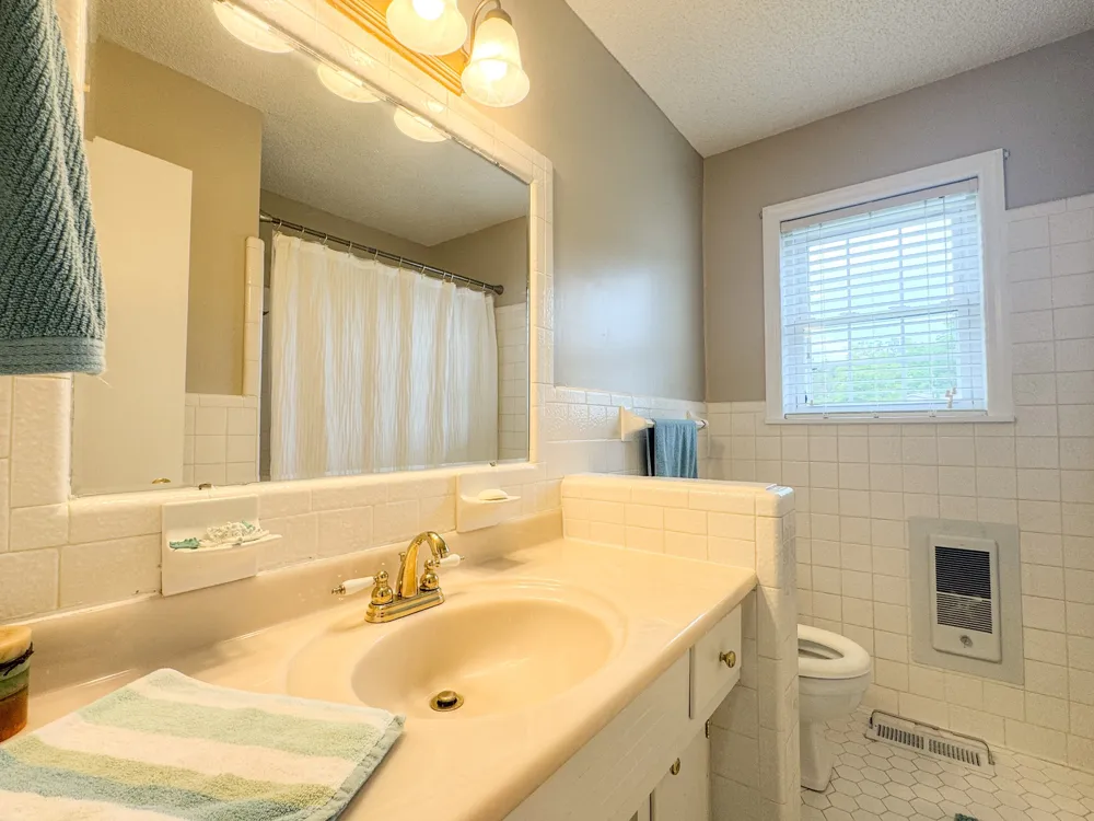 1406 Ellington Dr Lafayette, TN 37083