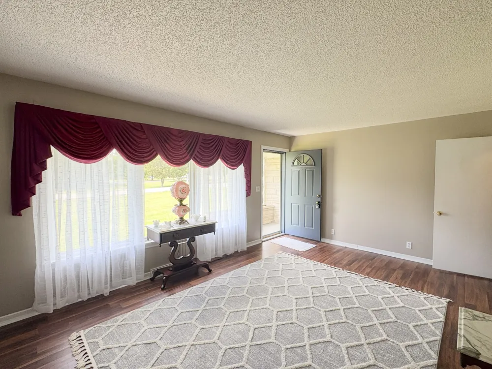 1406 Ellington Dr Lafayette, TN 37083