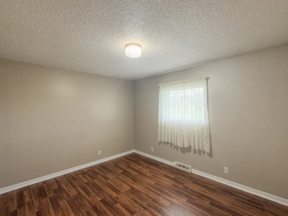 1406 Ellington Dr Lafayette, TN 37083
