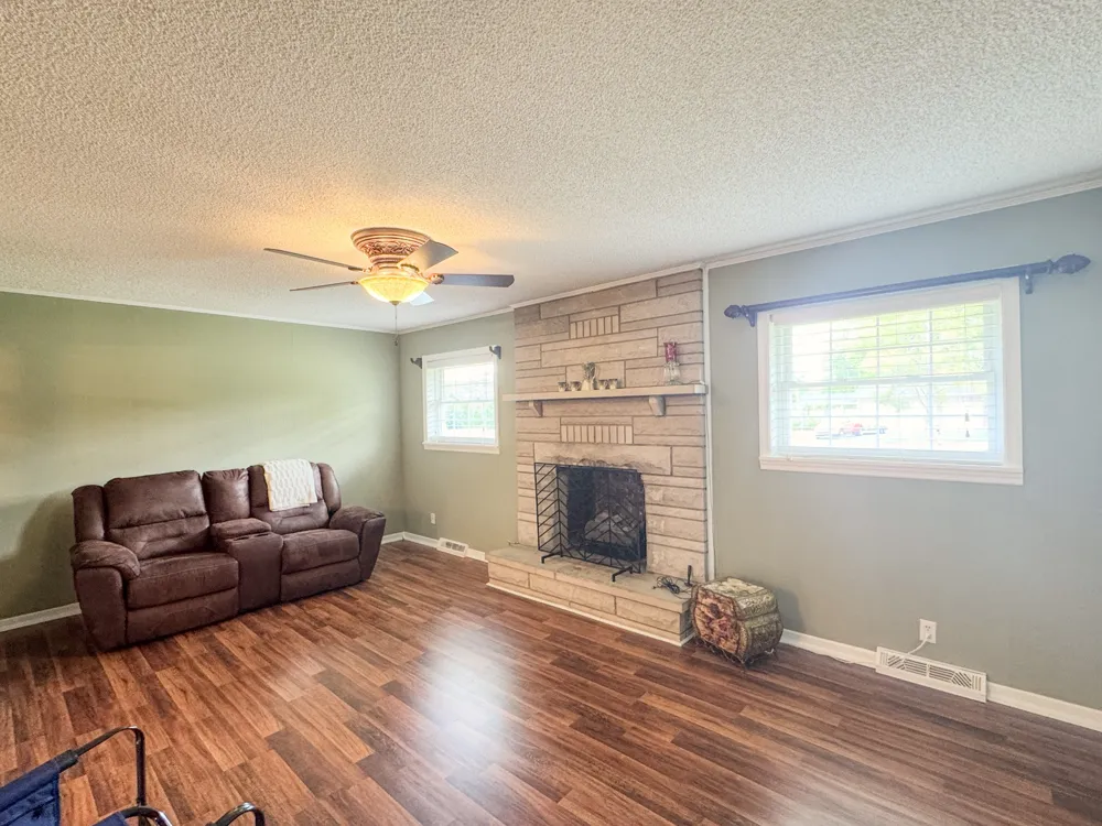 1406 Ellington Dr Lafayette, TN 37083