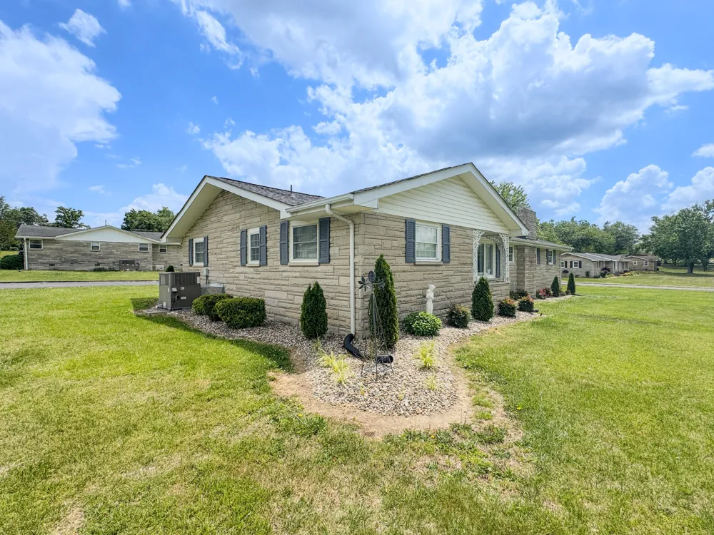 1406 Ellington Dr Lafayette, TN 37083