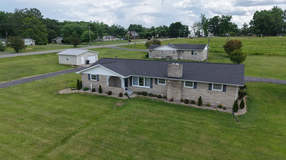 1406 Ellington Dr Lafayette, TN 37083