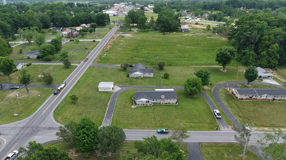 1406 Ellington Dr Lafayette, TN 37083